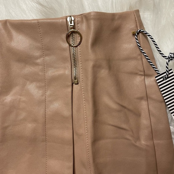 NEW TRENDY NUDE BLUSH PINK FAUX LEATHER ZIPPER ACCENTED SKORT SMALL MEDIUM LARGE - Picture 5 of 14